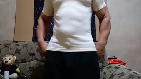 Snapshot of superbigmr chatting on February 11, 2:27 am james online show from February 11, 2:27 am