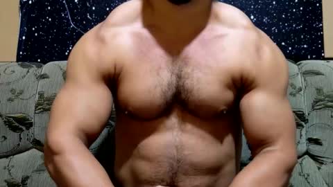 Snapshot of superbigmr chatting on February 13, 4:41 am james online show from February 13, 4:41 am