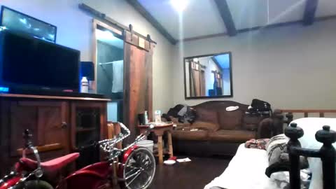 Snapshot of superd512 chatting on December 10, 11:43 am Guero Cash online show from December 10, 11:43 am