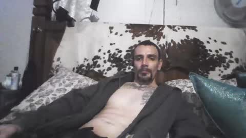 Snapshot of superd512 chatting on January 6, 3:42 am Guero Cash online show from January 6, 3:42 am