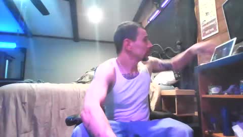 Snapshot of superd512 chatting on February 15, 8:54 am Guero Cash online show from February 15, 8:54 am