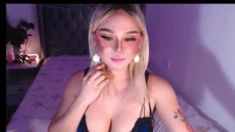 Snapshot of superh0tangelxx chatting on January 24, 4:59 am CARMINA online show from January 24, 4:59 am