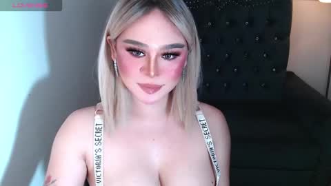 Snapshot of superh0tangelxx chatting on October 20, 1:50 am CARMINA online show from October 20, 1:50 am