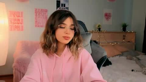 Sara online show from April 17, 1:25 pm