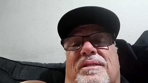 Snapshot of surfdude777888 chatting on March 5, 11:49 am surfdude777888 online show from March 5, 11:49 am