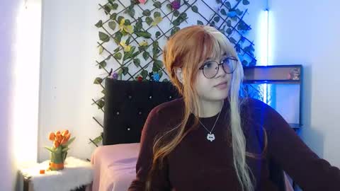 Snapshot of suri_boobs chatting on December 15, 11:03 am suri_boobs online show from December 15, 11:03 am