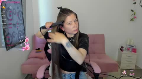 Snapshot of susana_garciaa chatting on December 2, 10:23 pm Susana ig susanna garcia23 online show from December 2, 10:23 pm