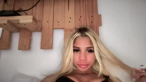 Snapshot of susandolls_ chatting on July 25, 12:47 pm susan online show from July 25, 12:47 pm