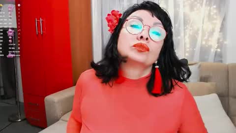 Snapshot of susanflower chatting on December 23, 7:38 am Susan online show from December 23, 7:38 am