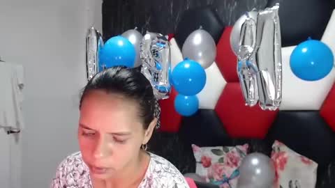 Snapshot of susanleroy chatting on December 19, 3:07 am susanleroy online show from December 19, 3:07 am