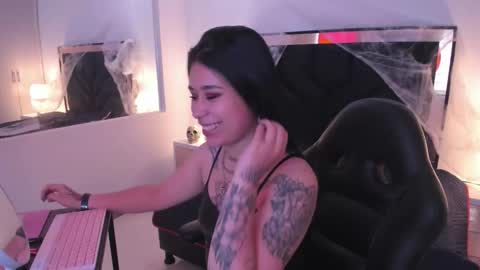 susanvilla online show from October 24, 2:57 pm