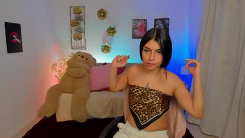 Snapshot of susi_doll1 chatting on June 21, 2:19 pm susi_doll1 online show from June 21, 2:19 pm