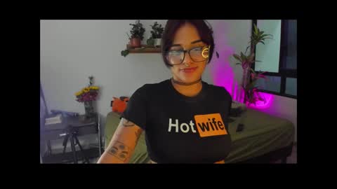 Snapshot of susieglass chatting on February 9, 1:53 am SusieGlass online show from February 9, 1:53 am