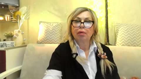 Snapshot of susiexnoreen chatting on February 6, 3:37 pm SusiexNoreen online show from February 6, 3:37 pm