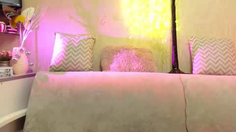 Snapshot of susiexnoreen chatting on February 13, 4:19 am SusiexNoreen online show from February 13, 4:19 am