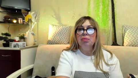 Snapshot of susiexnoreen chatting on March 1, 3:47 pm SusiexNoreen online show from March 1, 3:47 pm