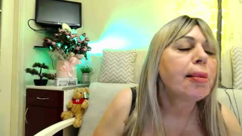Snapshot of susiexnoreen chatting on June 5, 11:10 pm SusiexNoreen online show from June 5, 11:10 pm