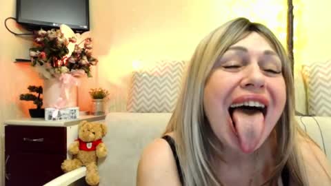 Snapshot of susiexnoreen chatting on July 6, 12:40 am SusiexNoreen online show from July 6, 12:40 am