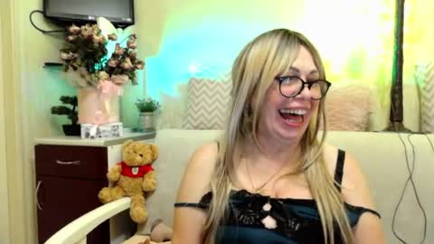 Snapshot of susiexnoreen chatting on July 7, 7:09 am SusiexNoreen online show from July 7, 7:09 am