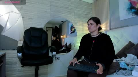   online show from April 17, 11:46 am