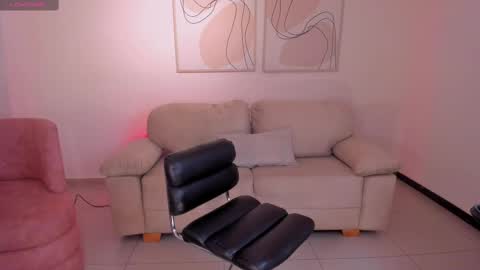 Snapshot of sussybell_ chatting on September 30, 9:09 pm Sussy Bell online show from September 30, 9:09 pm