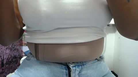 Snapshot of susy_perverttt chatting on April 18, 4:22 pm susy_perverttt online show from April 18, 4:22 pm