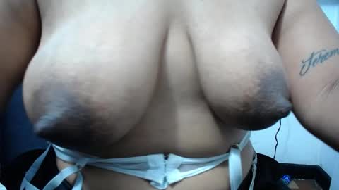 Snapshot of susy_perverttt chatting on May 5, 2:03 pm susy_perverttt online show from May 5, 2:03 pm