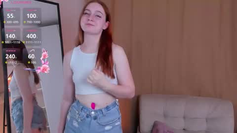 Snapshot of suzanzulkowski chatting on November 26, 1:39 am Alisa online show from November 26, 1:39 am