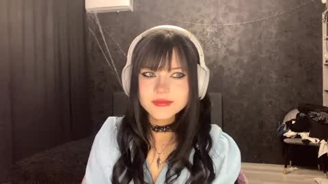 EmilySuonn online show from April 9, 5:29 am