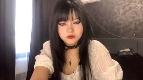 EmilySuonn online show from April 14, 5:57 am