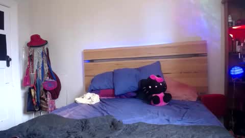 suzie stardust online show from January 19, 5:22 am