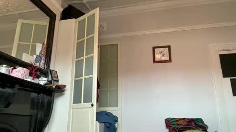 suzie stardust online show from April 3, 4:43 am