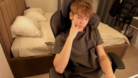 Snapshot of sw33theart_b0y chatting on February 25, 7:58 pm Nate 3 online show from February 25, 7:58 pm