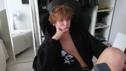 Snapshot of sw33theart_b0y chatting on October 9, 7:28 am Nate 3 online show from October 9, 7:28 am