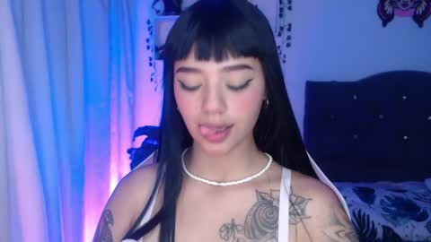 sweeetkittyy22 online show from May 22, 3:35 am