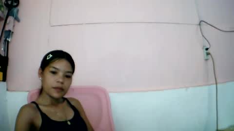 Snapshot of sweet01pinay chatting on June 22, 3:25 am sweet01pinay online show from June 22, 3:25 am