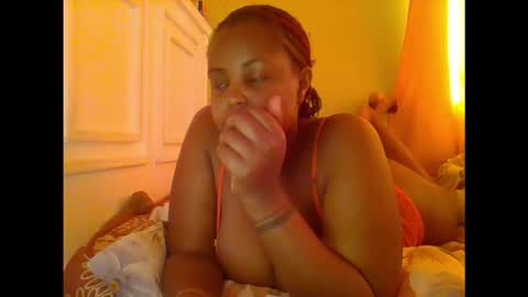 Snapshot of sweet52537 chatting on October 24, 7:27 am sweet52537 online show from October 24, 7:27 am