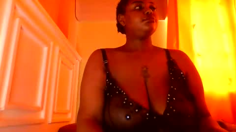 Snapshot of sweet52537 chatting on December 15, 10:41 am sweet52537 online show from December 15, 10:41 am