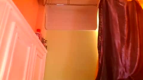 Snapshot of sweet52537 chatting on January 14, 8:53 am sweet52537 online show from January 14, 8:53 am