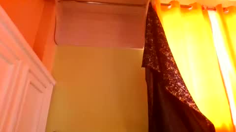 Snapshot of sweet52537 chatting on February 14, 9:17 am sweet52537 online show from February 14, 9:17 am