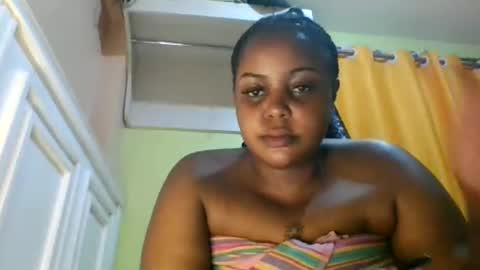 Snapshot of sweet52537 chatting on February 14, 9:22 pm sweet52537 online show from February 14, 9:22 pm