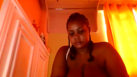 Snapshot of sweet52537 chatting on February 18, 8:32 am sweet52537 online show from February 18, 8:32 am