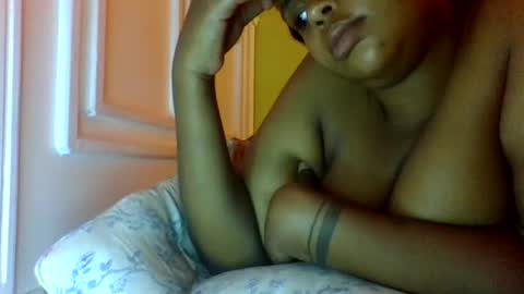 Snapshot of sweet52537 chatting on July 2, 5:24 am sweet52537 online show from July 2, 5:24 am