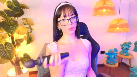 Snapshot of sweet_1angel chatting on April 23, 4:03 am Sweet 1Angel online show from April 23, 4:03 am