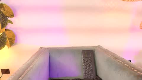 Snapshot of sweet_1angel chatting on June 7, 3:43 am Sweet 1Angel online show from June 7, 3:43 am