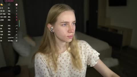 Snapshot of sweet__michelle chatting on November 12, 9:58 pm Michelle online show from November 12, 9:58 pm