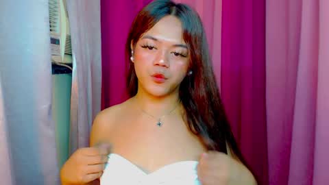 Snapshot of sweet_ahrii chatting on February 22, 9:45 am CLEO online show from February 22, 9:45 am