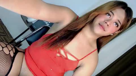 Snapshot of sweet_ahrii chatting on November 22, 8:02 am CLEO online show from November 22, 8:02 am