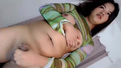 Snapshot of sweet_ahrii chatting on April 11, 6:07 am CLEO online show from April 11, 6:07 am