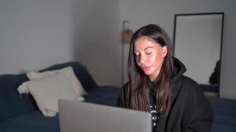 Snapshot of sweet_and_honest chatting on October 26, 9:42 pm Dorothea online show from October 26, 9:42 pm